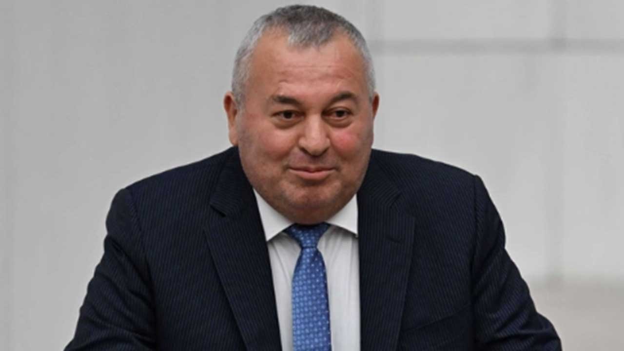 Cemal Enginyurt ve Salih Uzun istifa etti