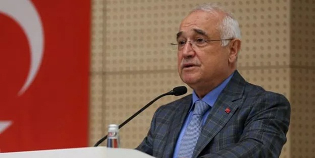 Cemil Çiçek'ten Ayasofya İmamı'na uyarı