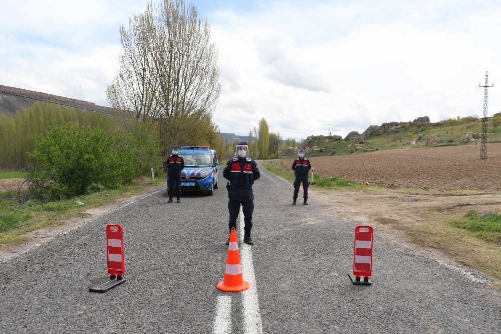Cenaze namazı kılınan köyde pozitif vakalar hızla arttı, karantina uzatıldı 