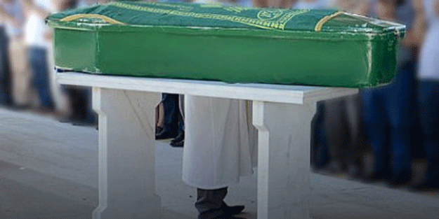 Cenaze namazı sırasında akıllara durgunluk veren olay: Polis geldi, tabutu…