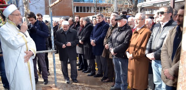 Cenaze namazında 'vakti gelmişti' polemiği