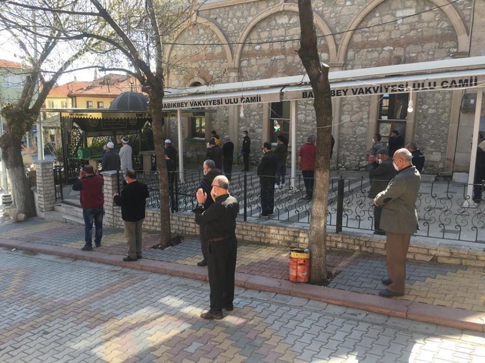 Cenaze namazlarında sosyal mesafe 