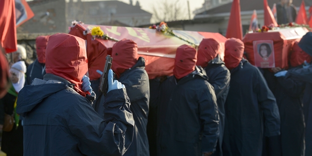 Kaleşnikofla şov yapan kızıl soytarılar yakalandı