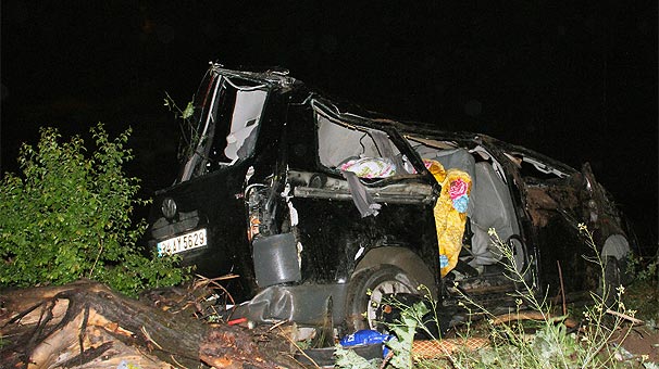 Cenaze yolunda trafik kazası