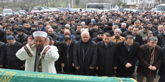 Cenâzede hazır bulun! Çünkü cenâze, sana âhireti hatırlatır