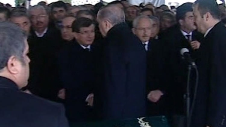 Cenazede soğuk rüzgarlar! Cumhurbaşkanı Erdoğan elini sıkmadı
