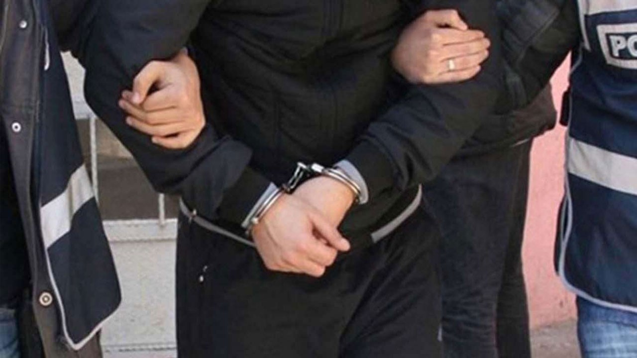 Cenazeye gelen firari FETÖ hükümlüsü yakayı ele verdi