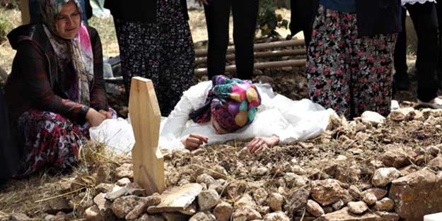 Cenazeye gelinliğiyle geldi sebebi yürekleri parçaladı!