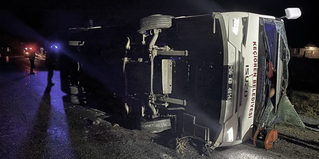 Cenazeye gidenleri taşıyan midibüs devrildi! Onlarca kişi...