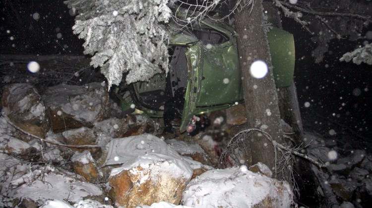 Cenazeye giderken 100 metrelik şarampole devrildiler