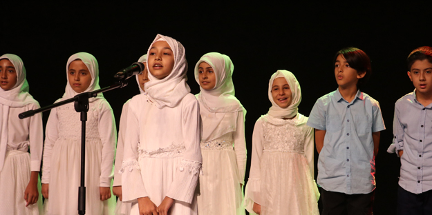 Çeneleri düşüren görüntüler: İşte dindar nesil: Hey maşallah...