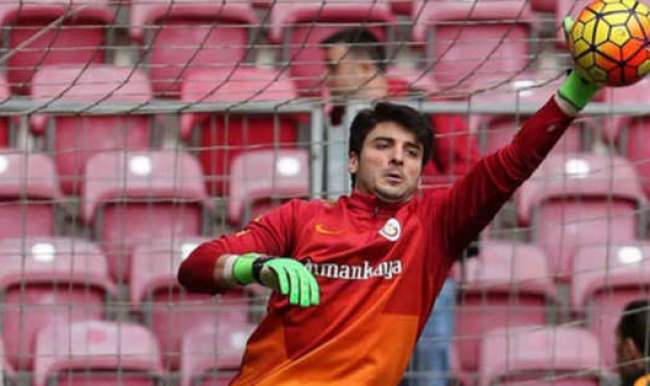 Cenk topu içeri tokatladı!