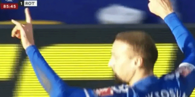 Cenk Tosun bu işareti yaptı, İngiltere karıştı! Skandal karar