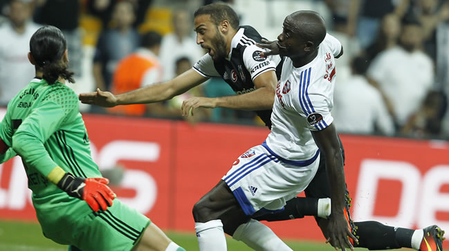 Cenk Tosun Karabükspor'a gol atarsa Gomez ve Ba'yı geride bırakacak