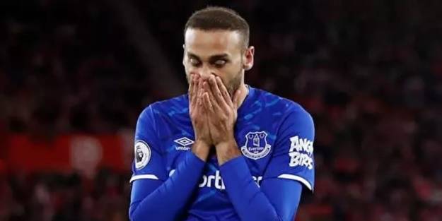 Cenk Tosun'a büyük şok!