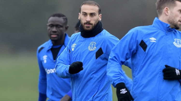 Cenk Tosun'un ilk 11'deki yeri sallantıda!