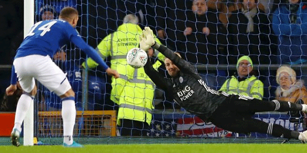 Cenk Tosun'un penaltısı Everton'ın sonu