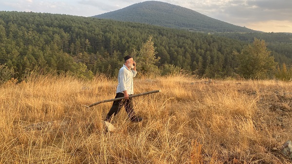 Cep telefonları çekmeyince çareyi onda buldular! Bu köyde iletişim böyle kuruluyor