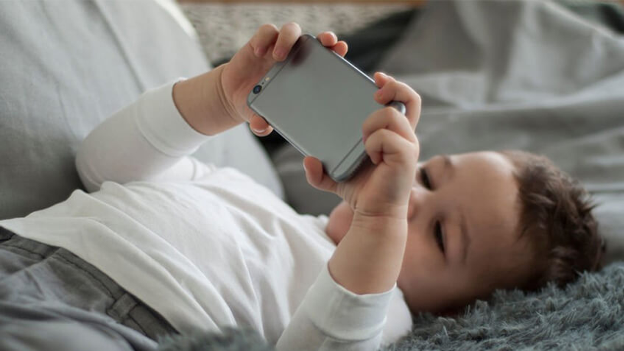 Cep Telefonları Çocukları Aptallaştırıyor!