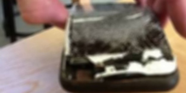 Cep telefonu konuşurken patladı!