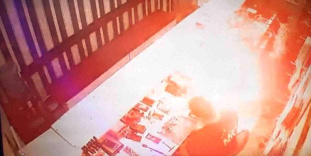 Cep telefonunun bataryası bomba gibi patladı