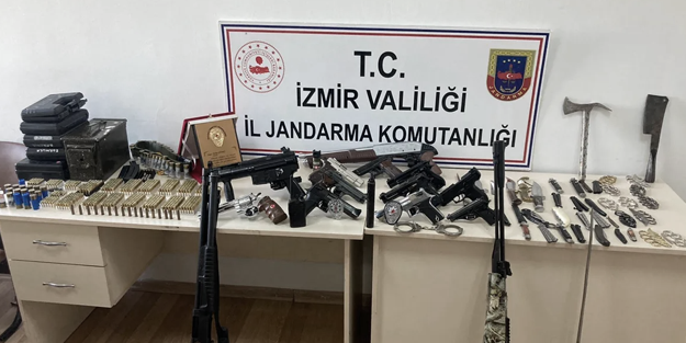Cephanelik gibi: İzmir'de silah kaçakçılığı operasyonunda yakalanan şüpheli...