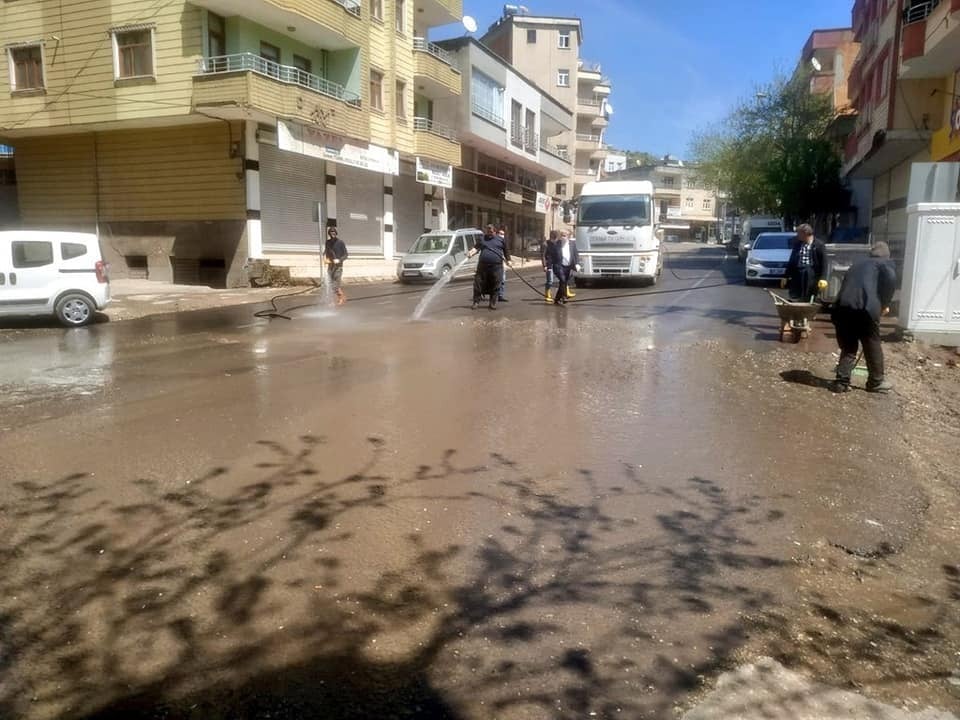 Çermik’te cadde ve sokaklar dezenfekte edildi 