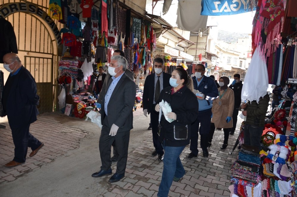 Çermik’te esnafa maske ve eldiven dağıtıldı 