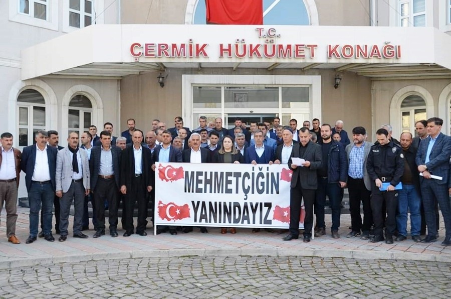 Çermik’te mahalle muhtarlarından Mehmetçiğe destek 