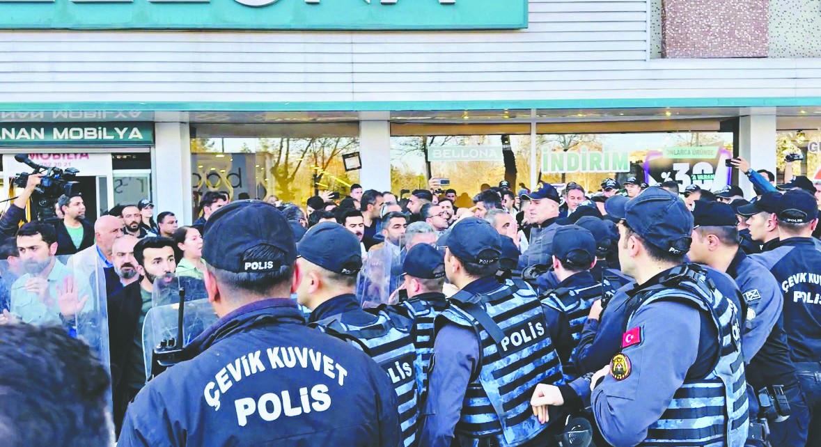 Cesaret CHP’den, ihanet DEM’den