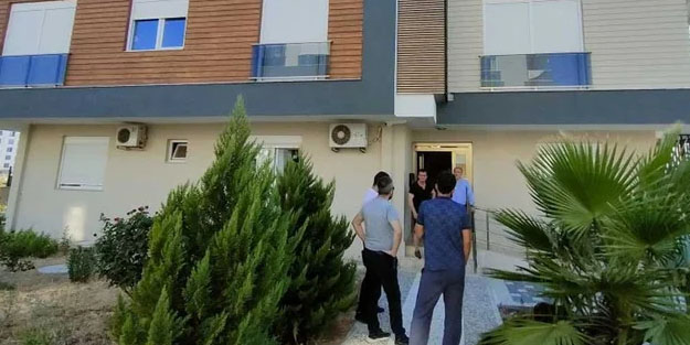 Ceset kokusu ihbarıyla eve giren polis ekipleri şaşkına döndü