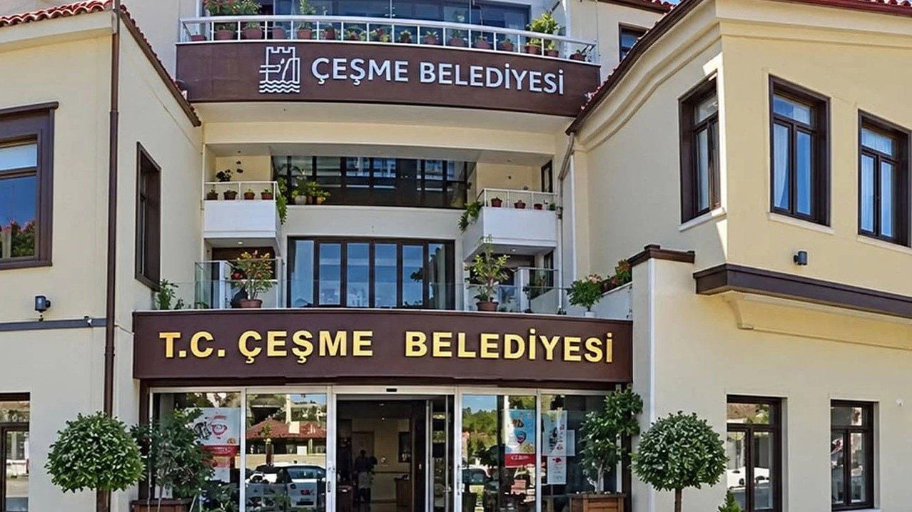 Çeşme Belediyesine operasyon: 12 şüpheli adliyede