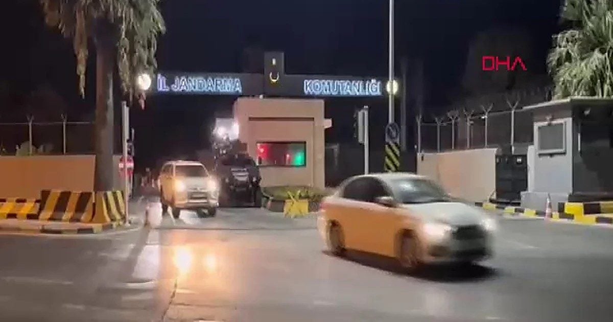 Çeşme Belediyesi'ne yönelik rüşvet ve irtikap soruşturmasında 9 şüpheli gözaltına alındı
