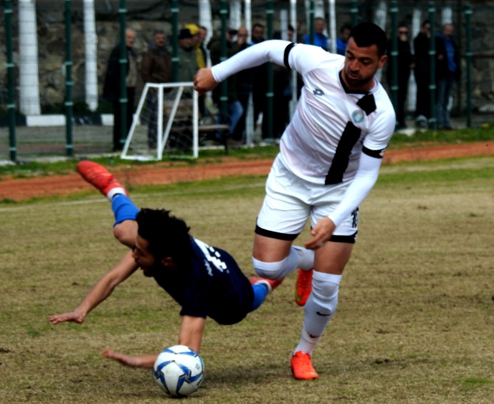 Çeşme Belediyespor, lider Halilbeylispor ile berabere kaldı 