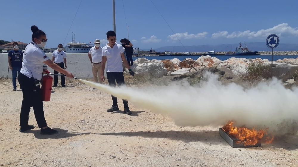 Çeşme Marina çalışanlarına yangın eğitimi 