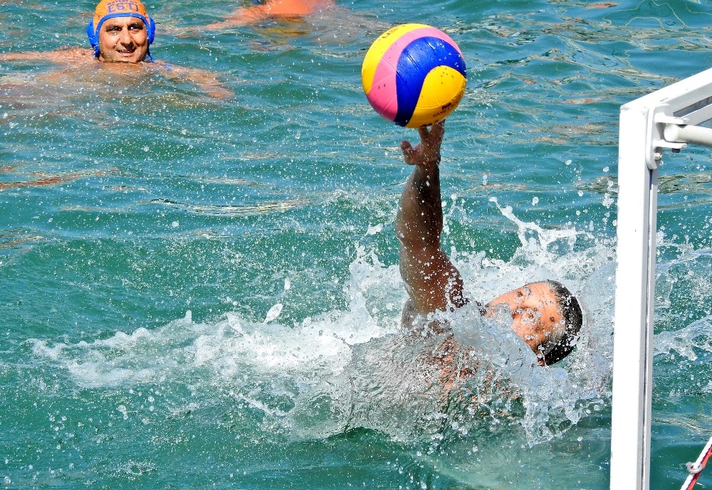 Çeşme Marina’da su topu heyecanı 