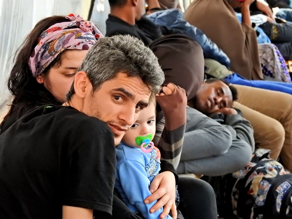 Çeşme’de 6 şişme botta 236 kaçak göçmen yakalandı 