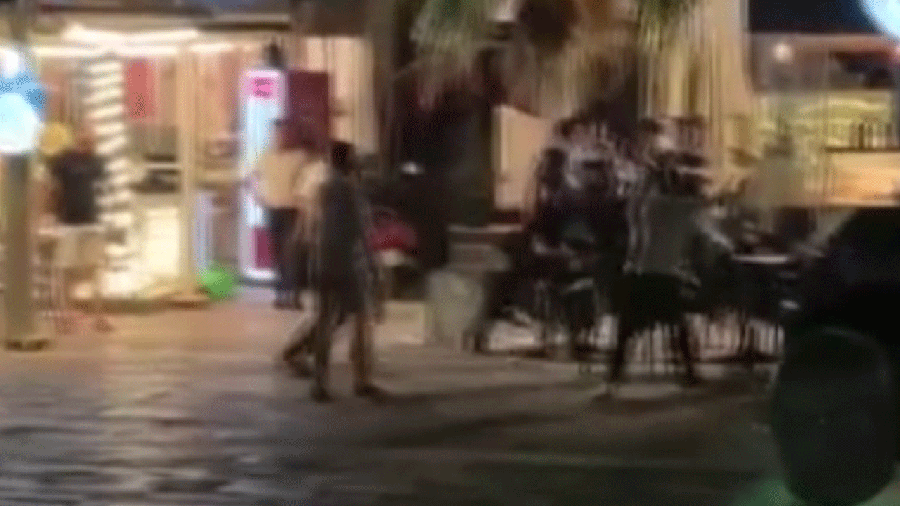 Çeşme'de ilginç olay: Kavgada genç çalışanın burnunu ısırarak kopardı!