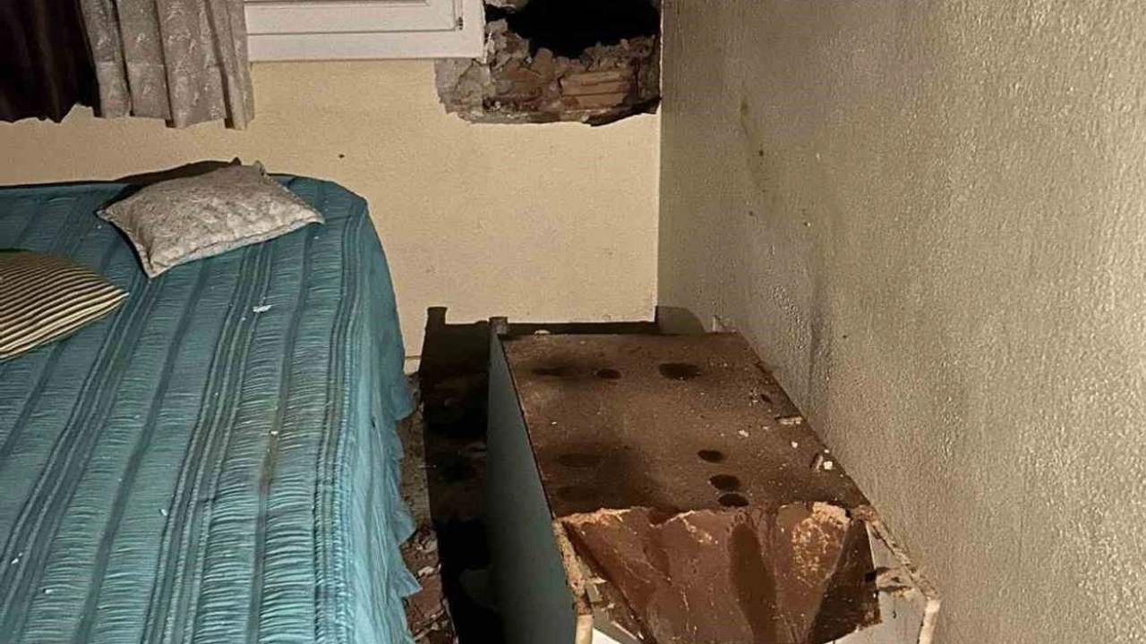 Çeşme’de korku dolu anlar! eve yıldırım düştü