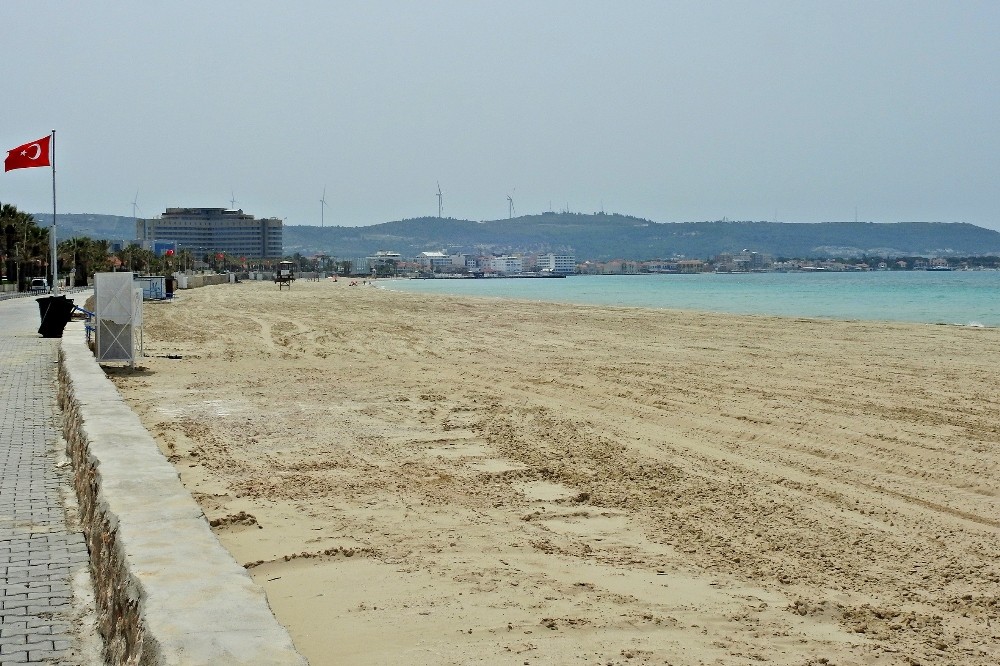 Çeşmeli 65 yaş ve üstü vatandaş, sıcak nedeniyle sokağa çıkmadı 