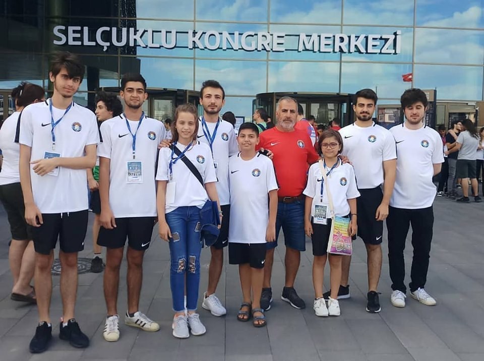 Çeşmeli satranç sporcuları başarıdan başarıya koşuyor 