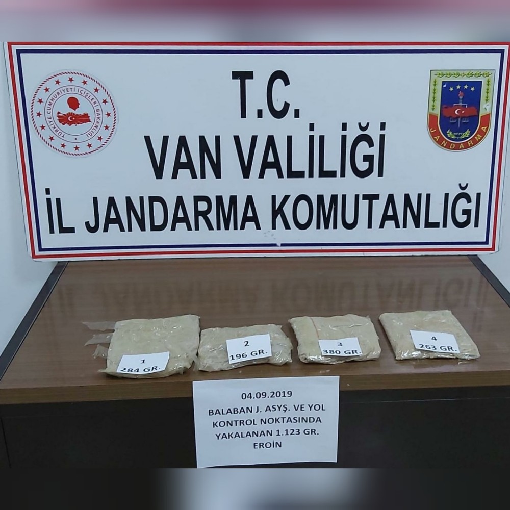 Cesur tepki verdi aramada 1 kilo 123 gram eroin ele geçirildi 