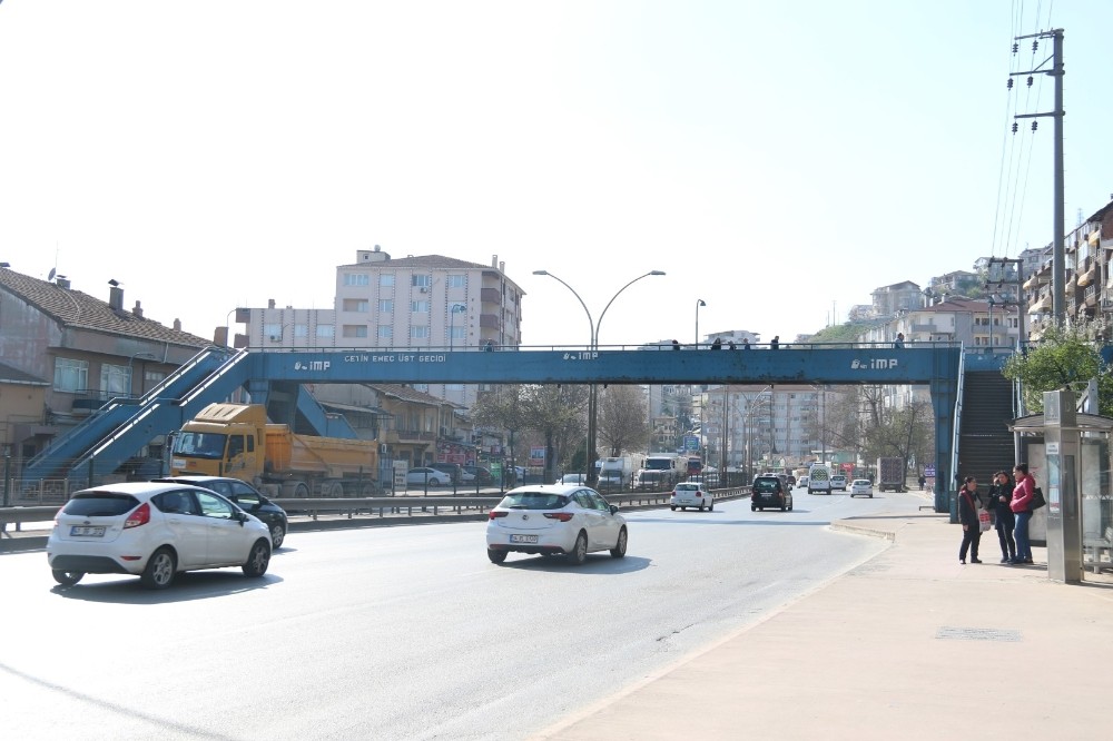 Çetin Emeç üst geçidi yenileniyor 