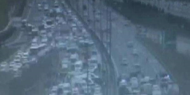 Çevik Kuvvet aracı kaza yaptı! Trafik kilitlendi...