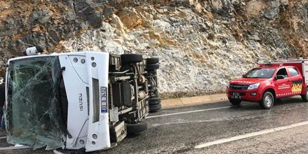 Çevik kuvvet otobüsü devrildi! Çok sayıda yaralı var