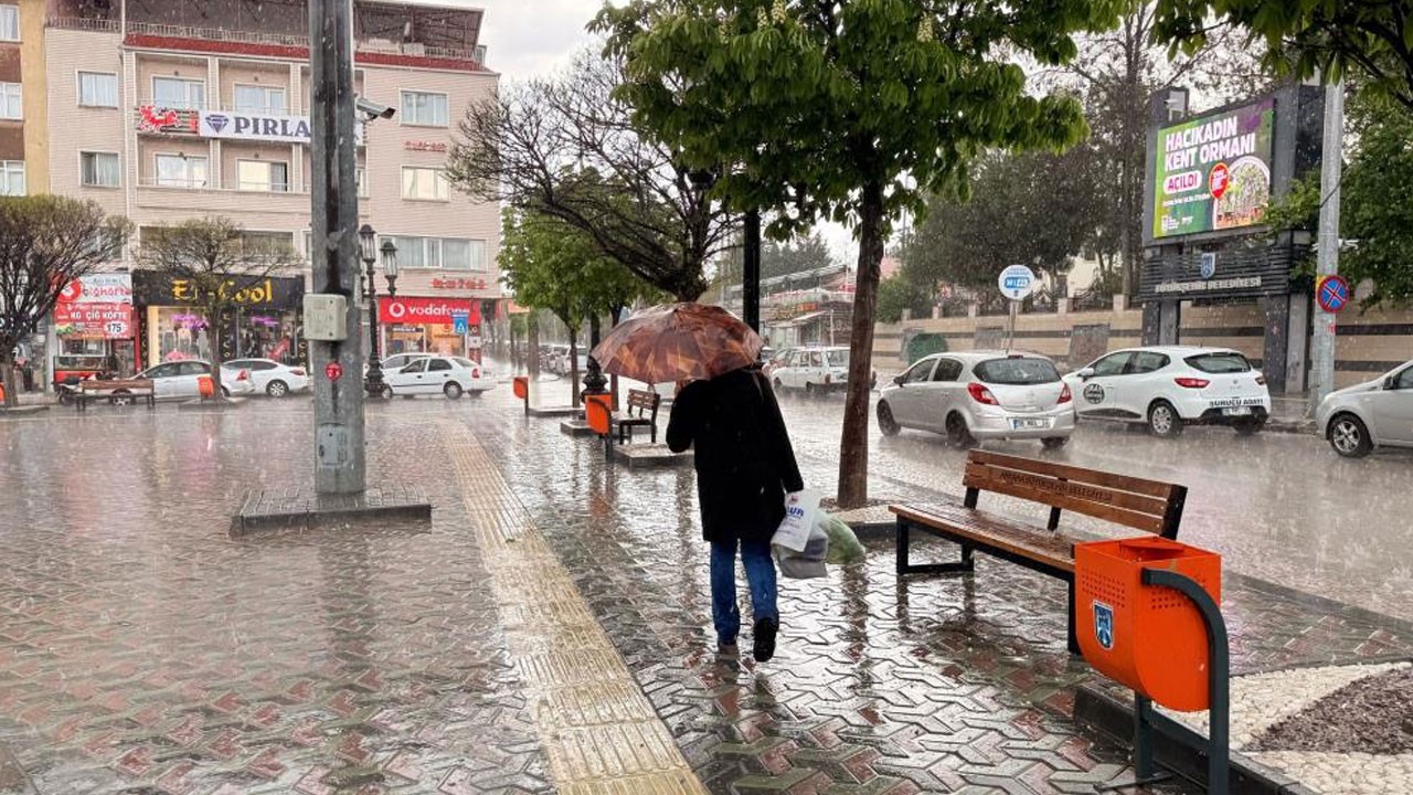 Ceviz büyüklüğünde dolu yağdı