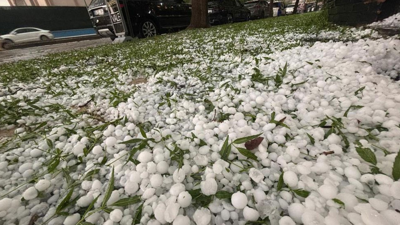 Ceviz büyüklüğünde dolu yağdı