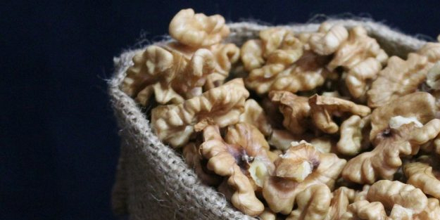 Ceviz suyu: Faydaları neler? Etkisine şaşıp kalacaksınız! Kaşık kaşık yemek isteyeceksiniz...Bakın ne işe yarar?