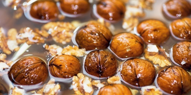 Cevizi bir gece suda bekletip içerseniz faydasına inanamayacaksınız!