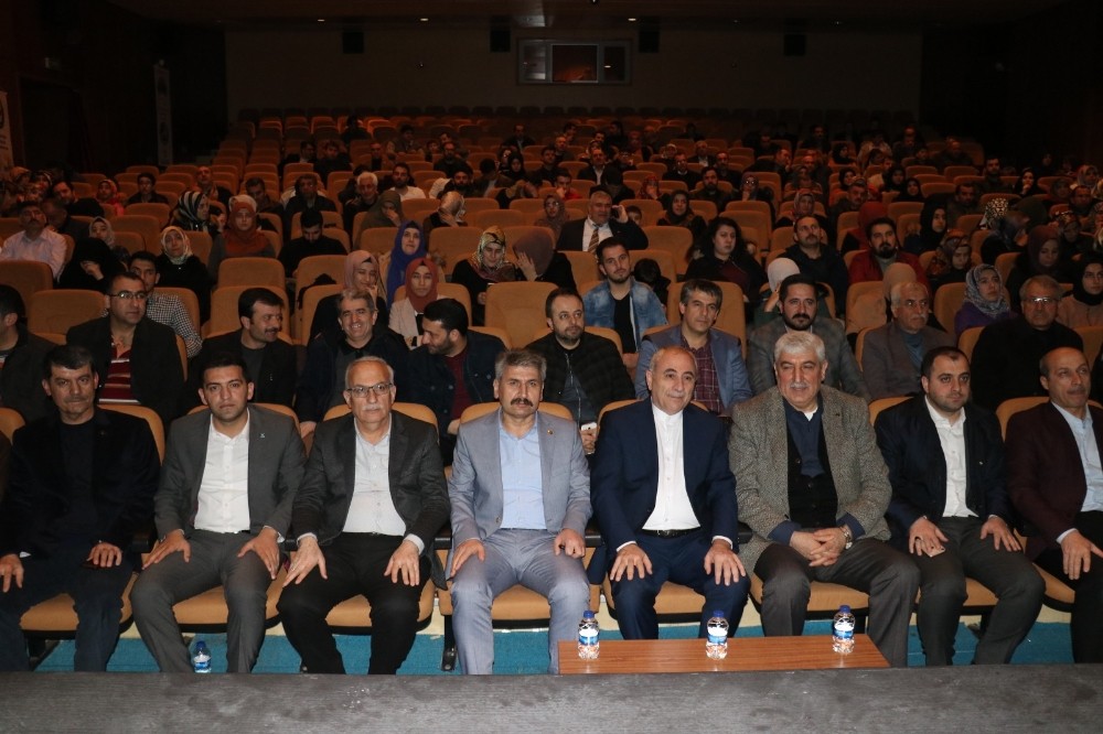 “Cevizin Kabuğunu Kırmak” konulu konferans düzenledi 